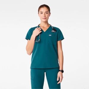 FIGS Catarina One-Pocket Scrub Top XS in Caribbean Blue